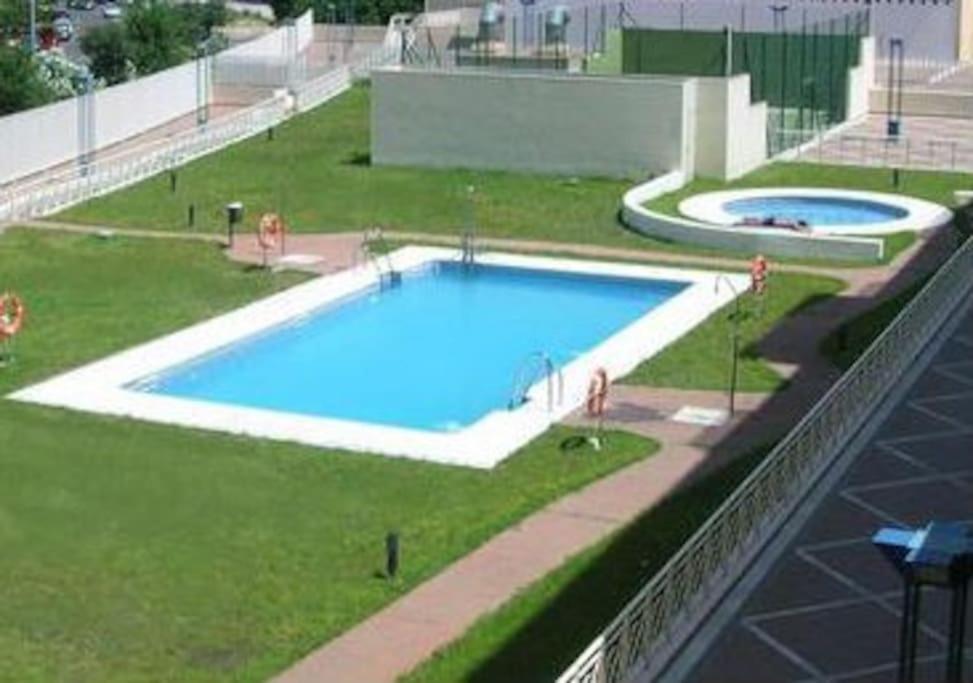 Fibes Con Piscina Y Parking Gratis Apartamento Sevilla Este Exterior photo