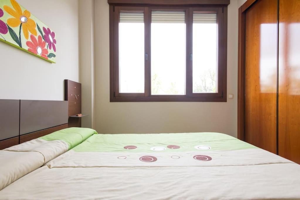 Fibes Con Piscina Y Parking Gratis Apartamento Sevilla Este Exterior photo