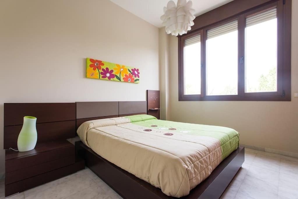 Fibes Con Piscina Y Parking Gratis Apartamento Sevilla Este Exterior photo