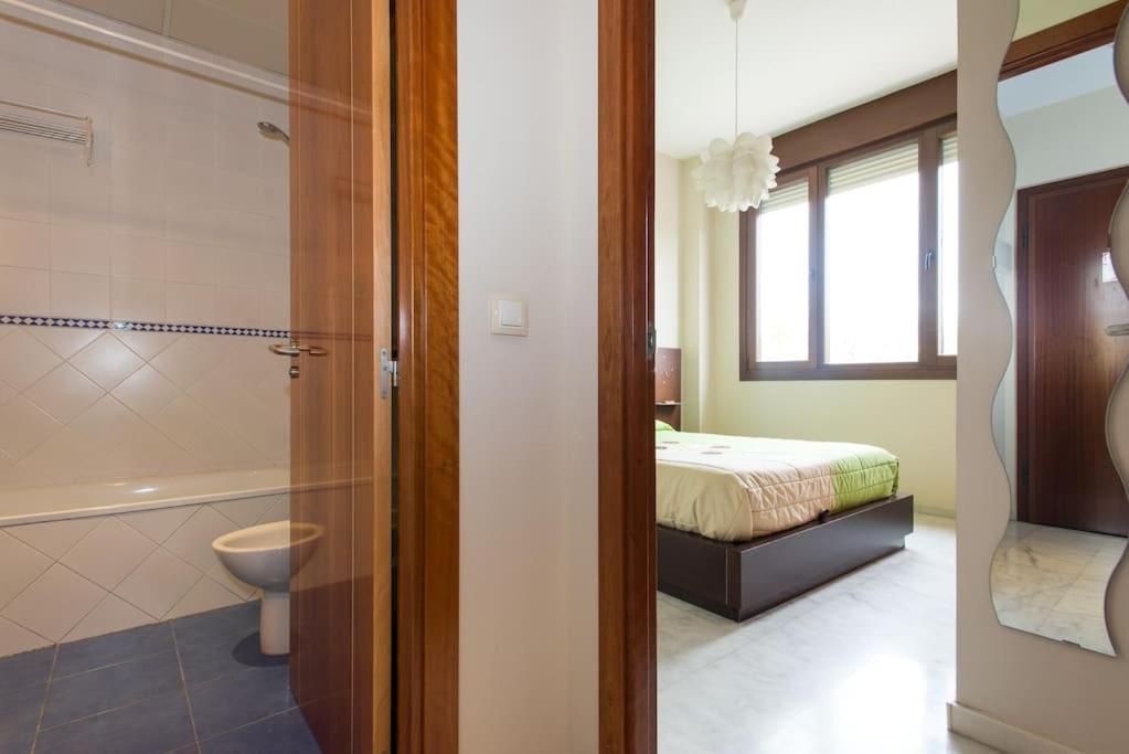 Fibes Con Piscina Y Parking Gratis Apartamento Sevilla Este Exterior photo