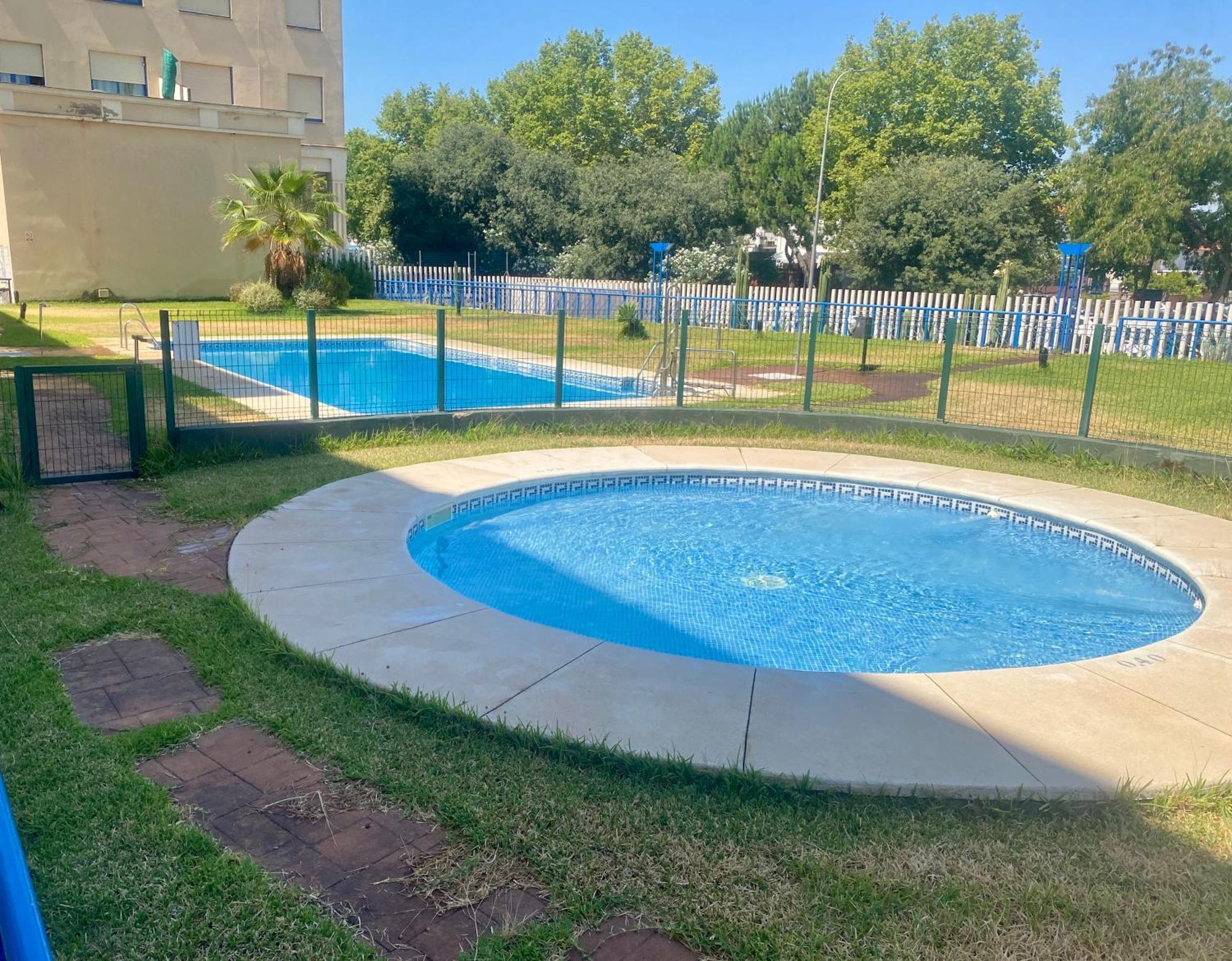 Fibes Con Piscina Y Parking Gratis Apartamento Sevilla Este Exterior photo